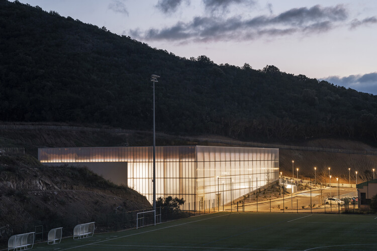Спортивный зал Пьетроселла / Versini Architectes Associés + Nome Studio – Фотография экстерьера