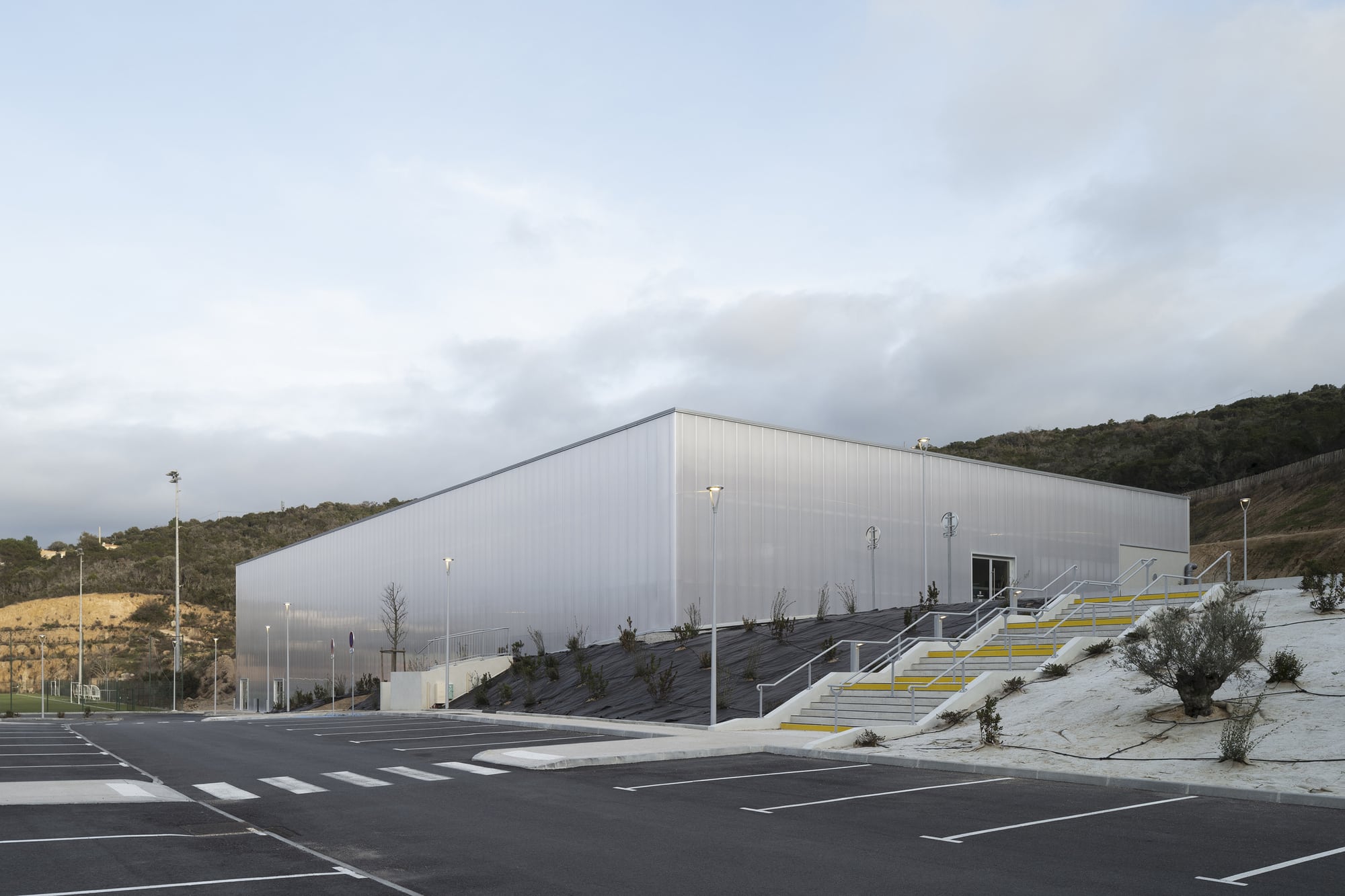 Спортивный зал Пьетроселла / Versini Architectes Associés + Nome Studio