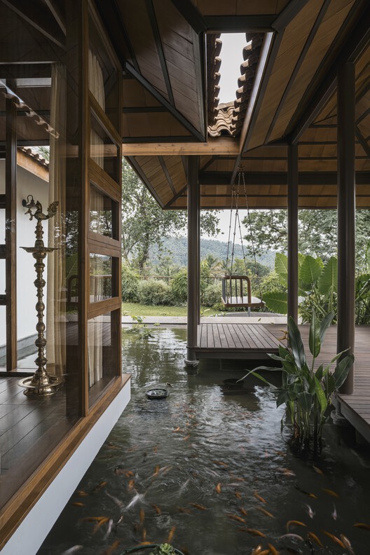 Lilly House / Aslam Sham Architects — фотография интерьера, балка, окна