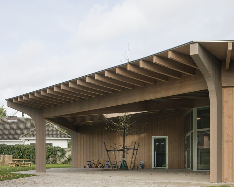 Детский сад Aartselaar / WE-S Architecten - Экстерьерная фотография, Балка, Колонна