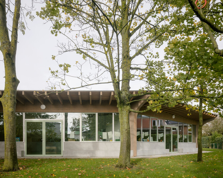 Детский сад Aartselaar / WE-S Architecten - Фотография экстерьера, окна