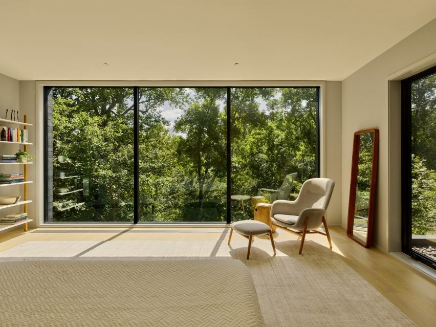 Остекление от пола до потолка в доме от Robert Young Architects