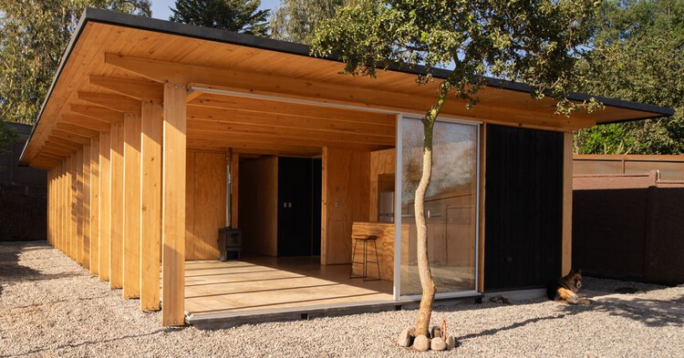 Los Pinos House / Fantuzzi + Rodillo Arquitectos - Фотография Экстерьера, Фасад, Балка
