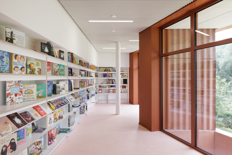 Детский кампус Theodoor / cuypers & Q Architecten - Фотография интерьера, стеллажи