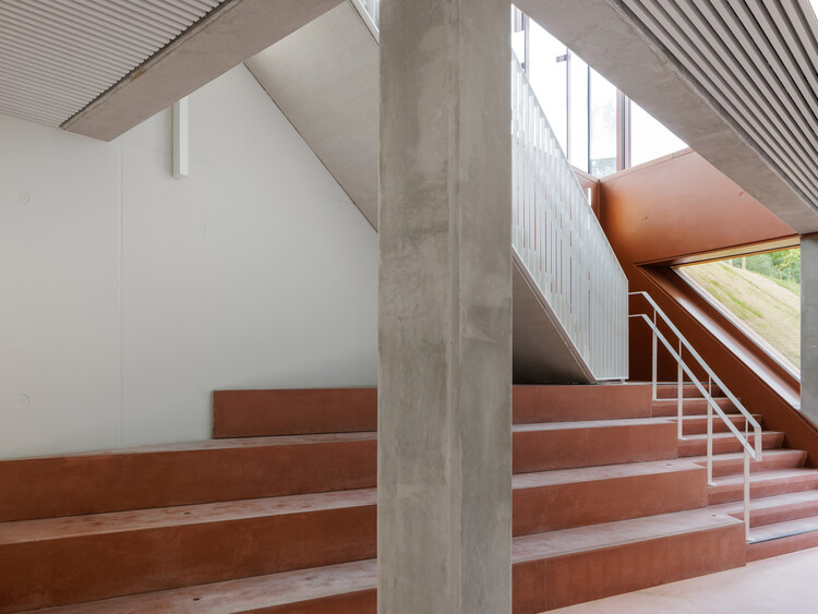 Детский кампус Theodoor / cuypers & Q Architecten - Фотография интерьера, лестница, перила, балка
