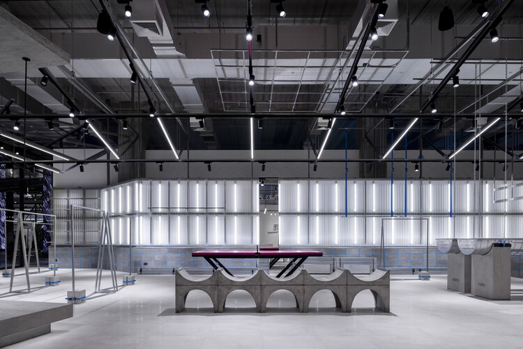 CLUB21 LAB / Студия Крубка - Интерьерная фотография, Лестница, Стол, Окна, Балка, Сталь