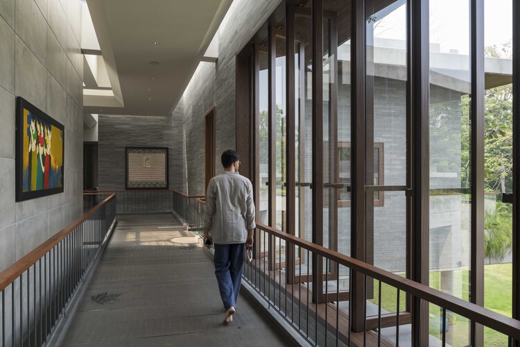 Дом Махешвари / Anil Ranka Architects - Фотография интерьера, перила
