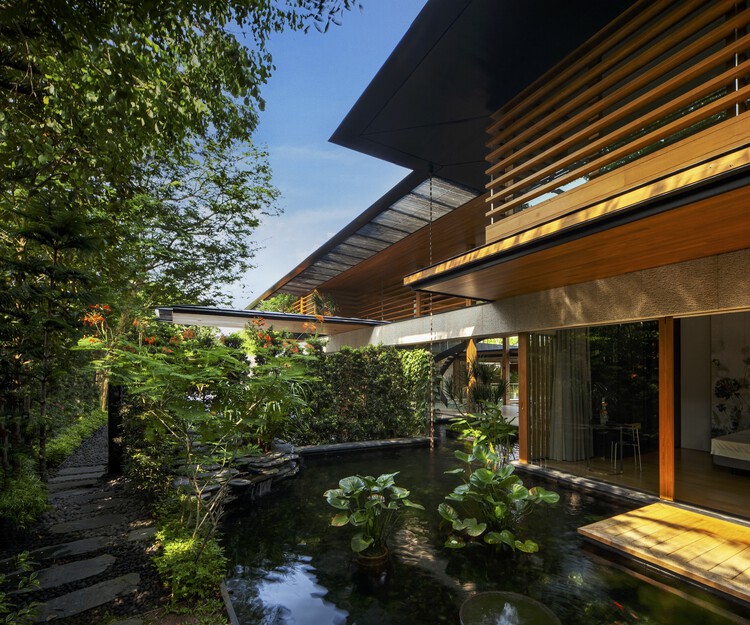 Rain Tree House / Guz Architects - Экстерьерная фотография, сад, двор