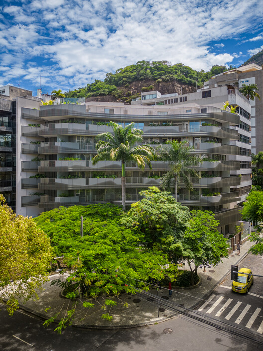 Brisa Apartments / Sergio Conde Caldas Arquitetura - Экстерьерная фотография, фасад, городской пейзаж