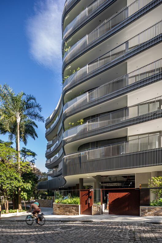 Brisa Apartments / Sergio Conde Caldas Arquitetura - Фотография экстерьера, фасад