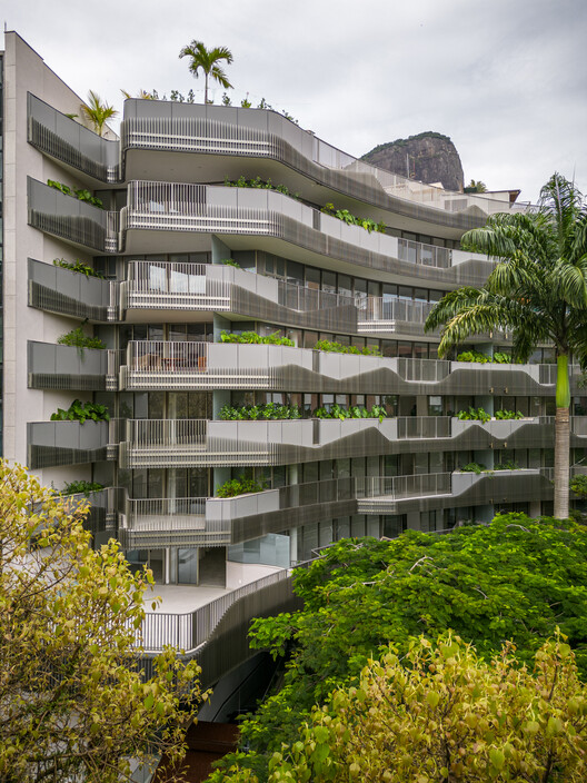 Brisa Apartments / Sergio Conde Caldas Arquitetura - Фотография фасада, фасад, окна