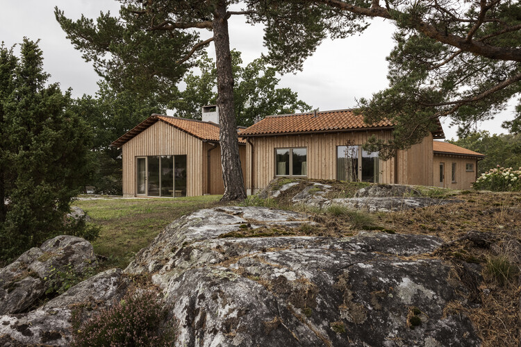 Вилла JJ / Metropolis Arkitekter - Фотография Экстерьера, Окна, Лес