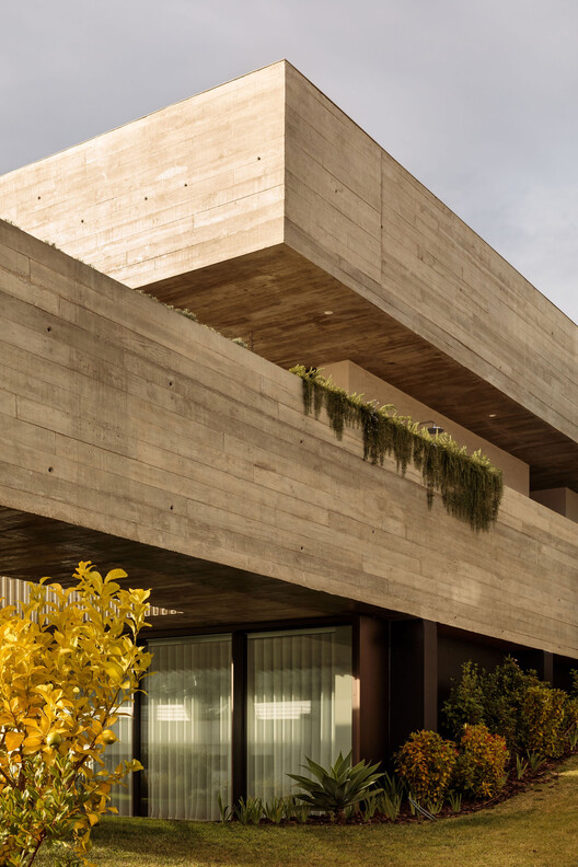Дом на улице Сара Бейран / SIA arquitectura - Фотография интерьера, фасад, балка