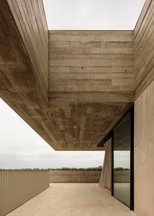 Дом на улице Сара Бейран / SIA arquitectura - Фотография интерьера, балка