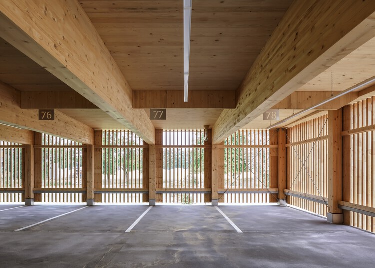 Деревянная автостоянка B&O / HK Architekten, Hermann Kaufmann + Partner ZT - Фотография интерьера, балка