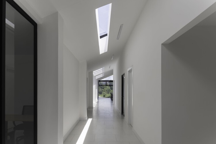 Приют и общественная столовая / Side FX Arquitectura — Фотография интерьера