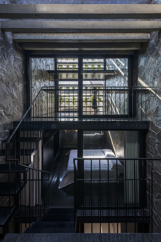 Ссудный дом Май Тхук, 99 / Cong Sinh Architects — фотография интерьера, фасад, перила