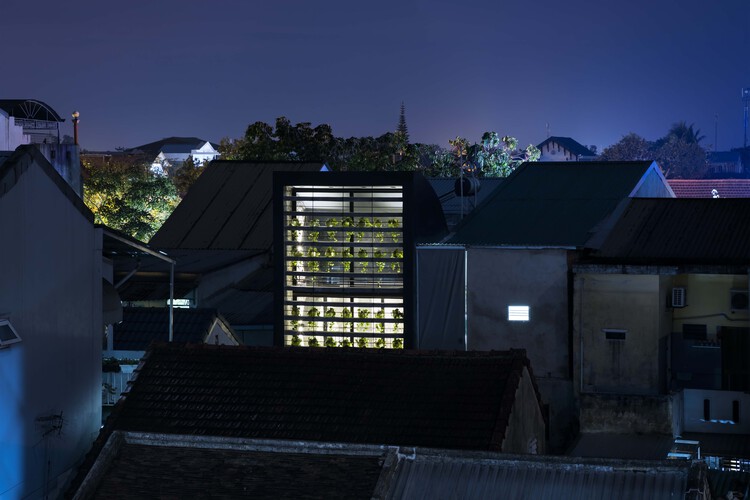 Ссудный дом Mai Thuc, 99 / Cong Sinh Architects — фотография экстерьера, окна