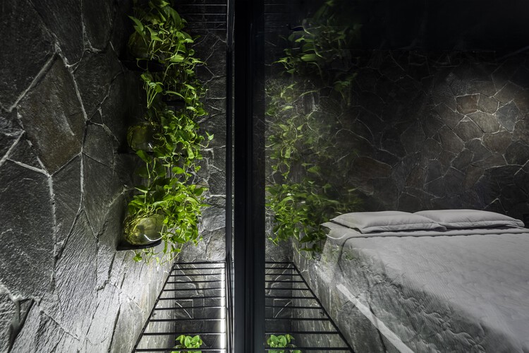 99 Ссудный дом Mai Thuc / Cong Sinh Architects — фотография экстерьера, лестница, лес, перила