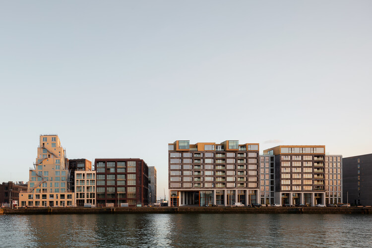 Район Эдем / Arons & Gelauff Architecten - Фотография экстерьера, окна, набережная, городской пейзаж, фасад