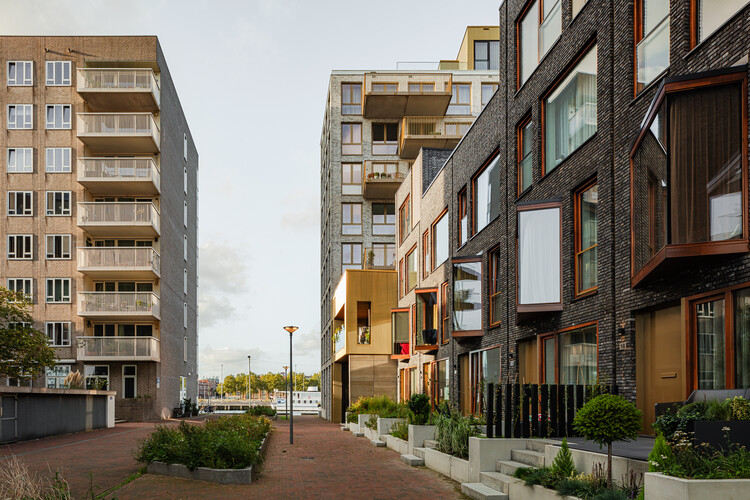 Район Эдем / Arons & Gelauff Architecten - Фотография экстерьера, окна, фасад