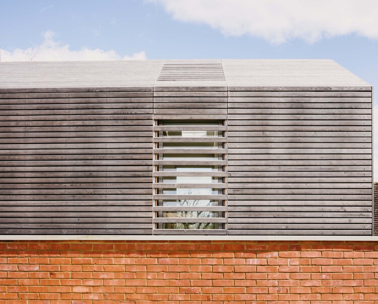 Bridleway House / Guttfield Architecture - Экстерьерная фотография, окна, кирпич, фасад