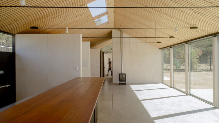 La Laguna House / Fantuzzi + Rodillo Arquitectos - Фотография интерьера, кухня, балка, окна
