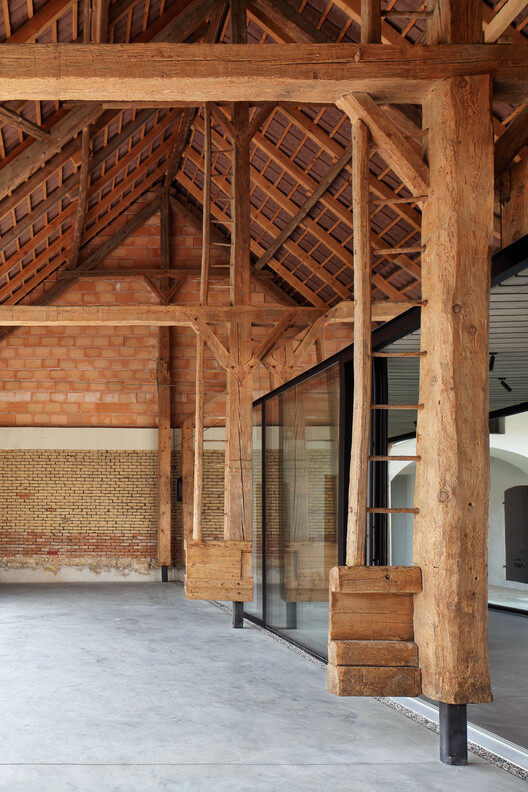Hof B House / Moser and Hager Architekten - Фотография интерьера, балка