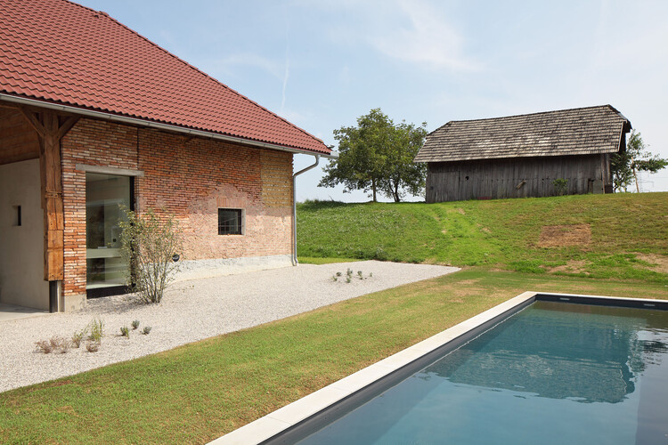 Hof B House / Moser and Hager Architekten - Фотография экстерьера, окна, двор