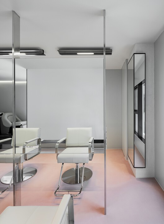 THERE.C Salon / YGGGR - Фотография интерьера, стол, стул
