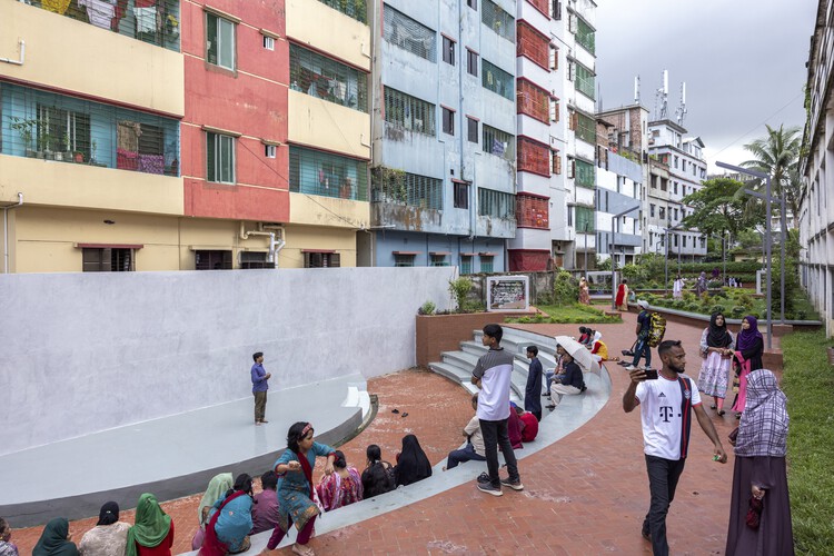 Комплекс Feni College Boddhobhumi Sritisthombho/Векторный постамент - Фотография интерьера, лестницы, окна