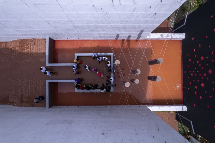 Feni College Boddhobhumi Sritisthombho Complex / Vector Plinth - Фотография экстерьера, кирпич, фасад