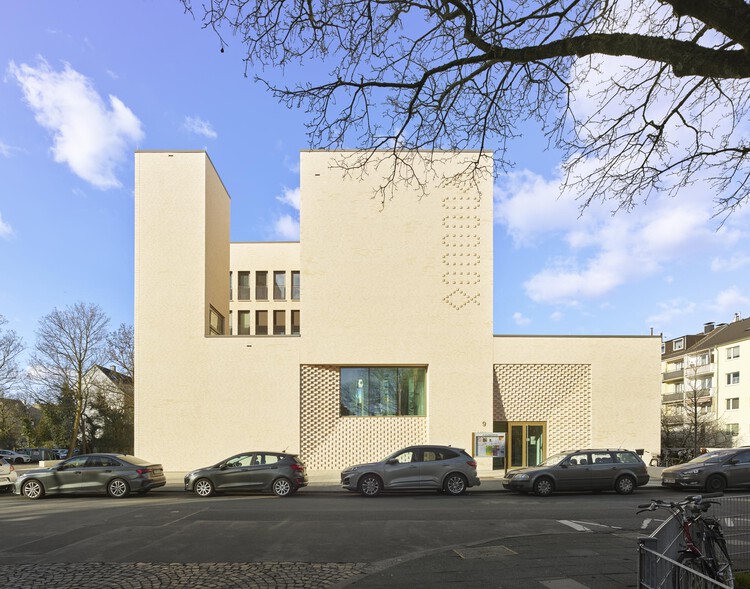 Церковь Кёльн-Вайденпеш / harris + kurrle Architekten BDA - Фотография экстерьера, окна, фасад