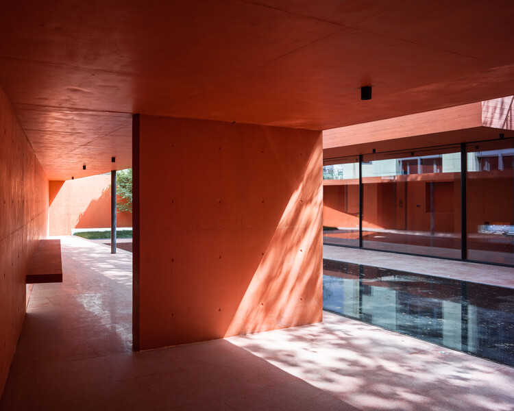 Выставочный центр Red Box / Mix Architecture — Фотография интерьера