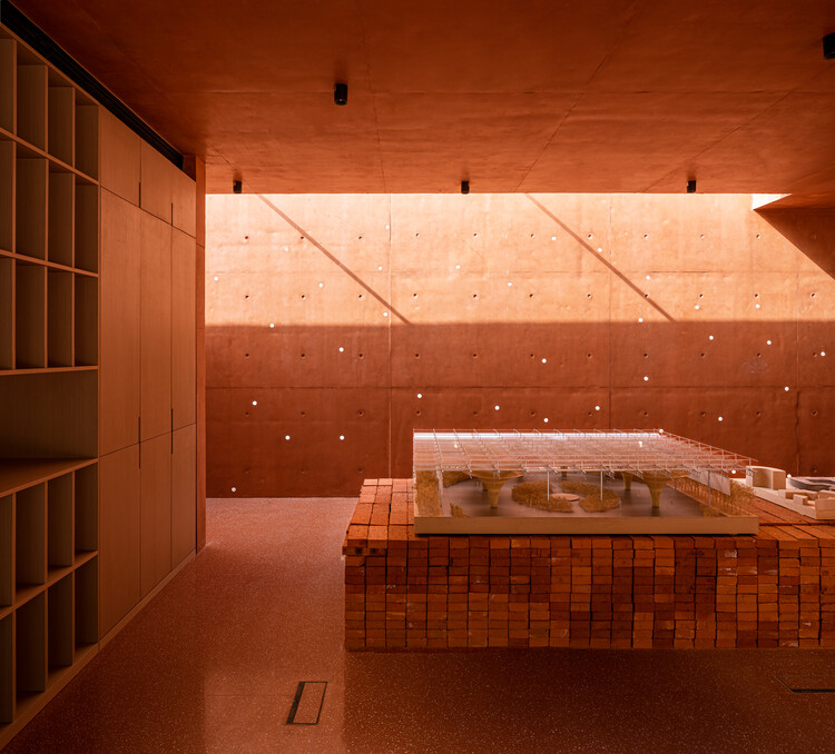 Выставочный центр Red Box / Mix Architecture — Фотография интерьера