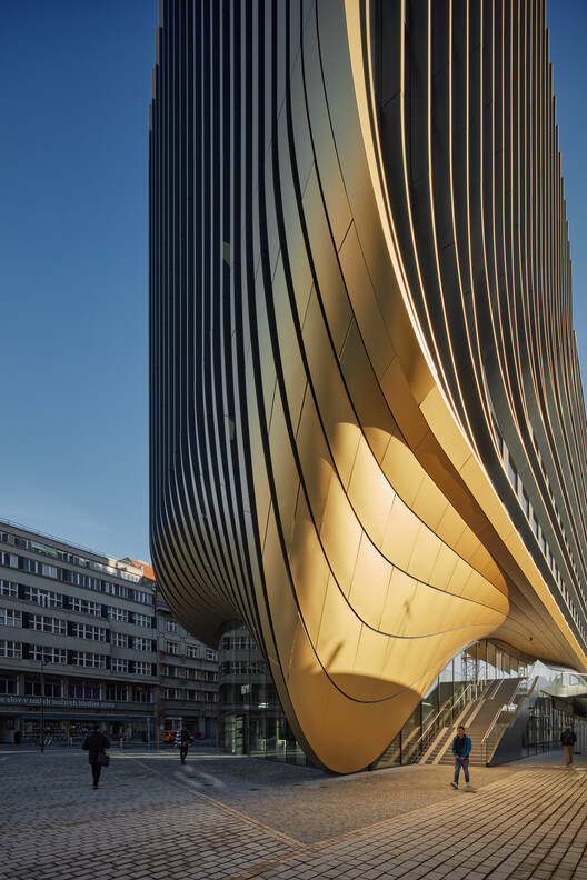Здание Масарычка / Zaha Hadid Architects - Экстерьерная фотография, фасад