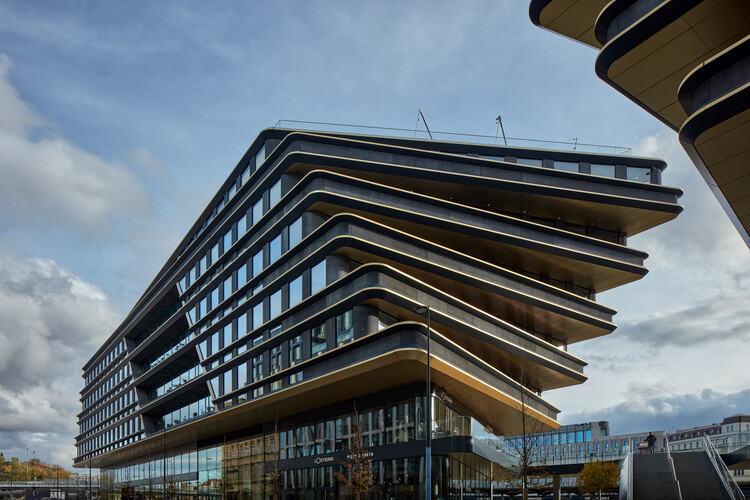 Здание Масарычка / Zaha Hadid Architects - Экстерьерная фотография, фасад