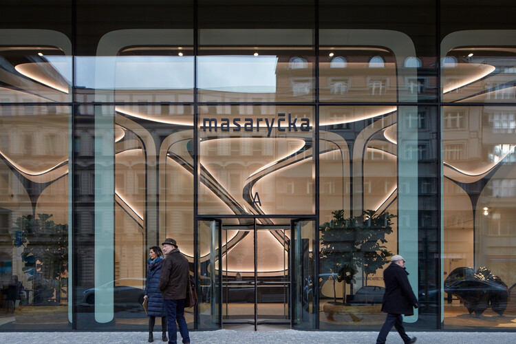 Здание Масарычка / Zaha Hadid Architects - Фотография интерьера, лестница, фасад