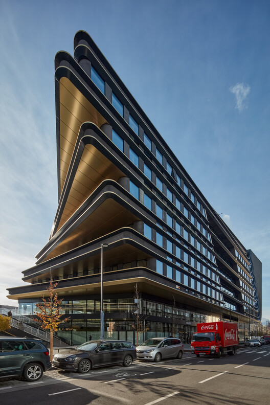 Здание Масарычка / Zaha Hadid Architects - Экстерьерная фотография, фасад