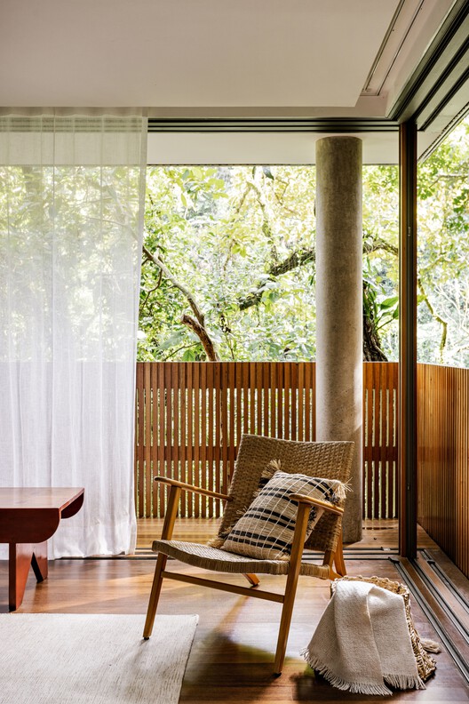 VJC Iporanga House / Дэвид Бастос + Marina Salles Arquitetura e Interiores - Фотография интерьера, окон, террасы