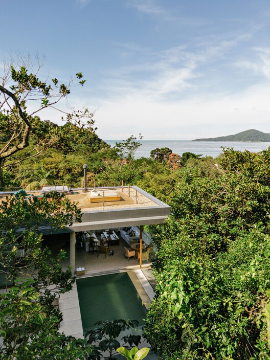 VJC Iporanga House / David Bastos + Marina Salles Arquitetura e Interiores - Экстерьерная фотография, сад