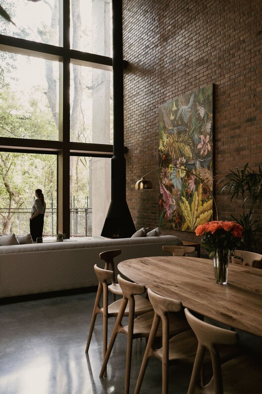 La Noria II House / Garza Camisay Arquitectos - Интерьерная фотография, стол, окна, стул