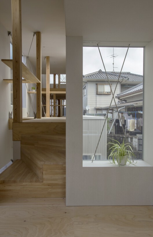 Дом KJ / 1-1 Architects - Фотография интерьера, окна, перила