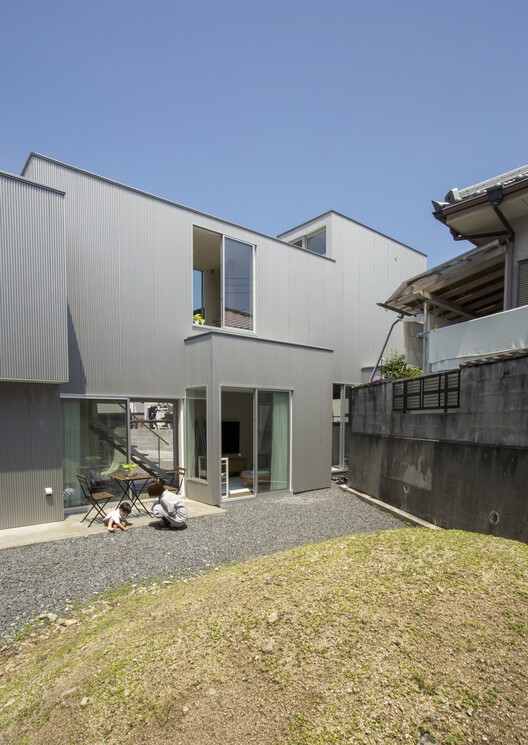 Дом KJ / 1-1 Architects - Фотография экстерьера, фасад, окна