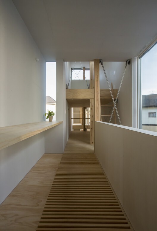 Дом KJ / 1-1 Architects - Фотография интерьера, окна, перила