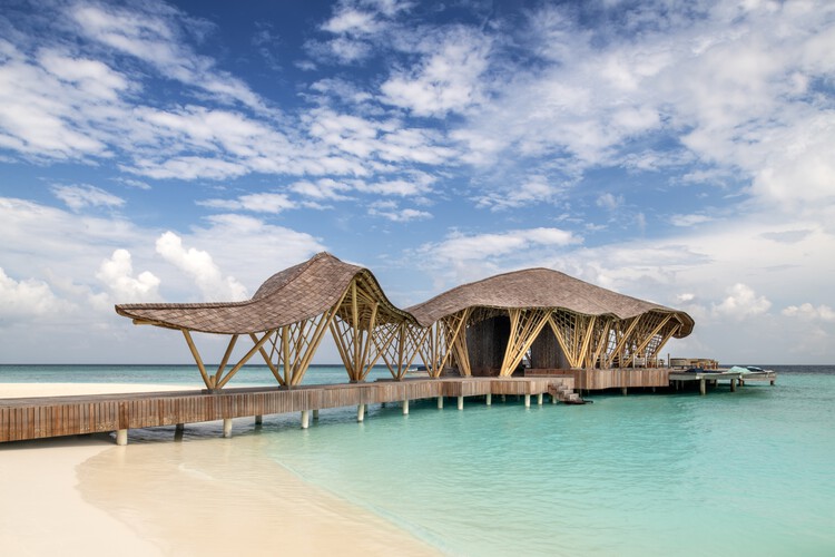 Ресторан Overwater Bamboo / Ателье Nomadic - Экстерьерная фотография, побережье