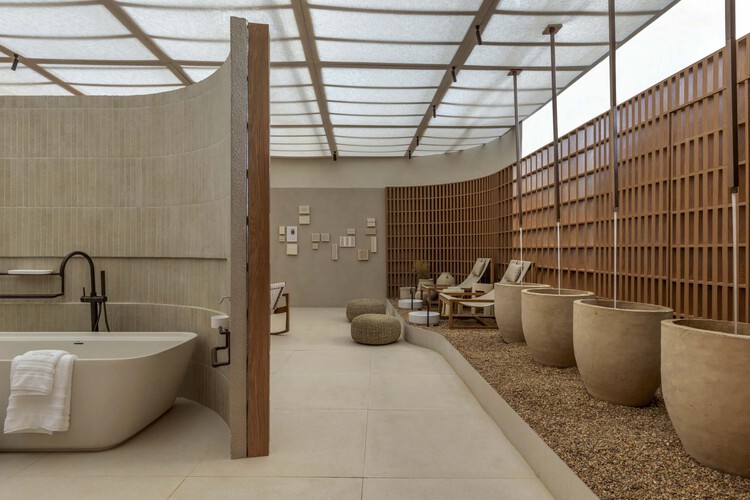 Naz Spa / Traama Arquitetura - Фотография интерьера, Ванна, Ванная комната, Раковина, Балка