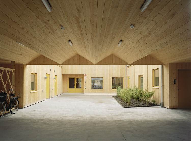 The Gardens Care Home / Marge Arkitekter - Фотография интерьера, фасад, окна, балка