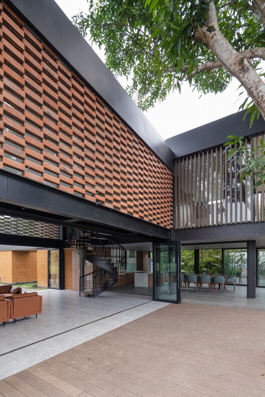 Quin Hill Camp / Idee Architects - Фотография экстерьера, фасад, окна, двор