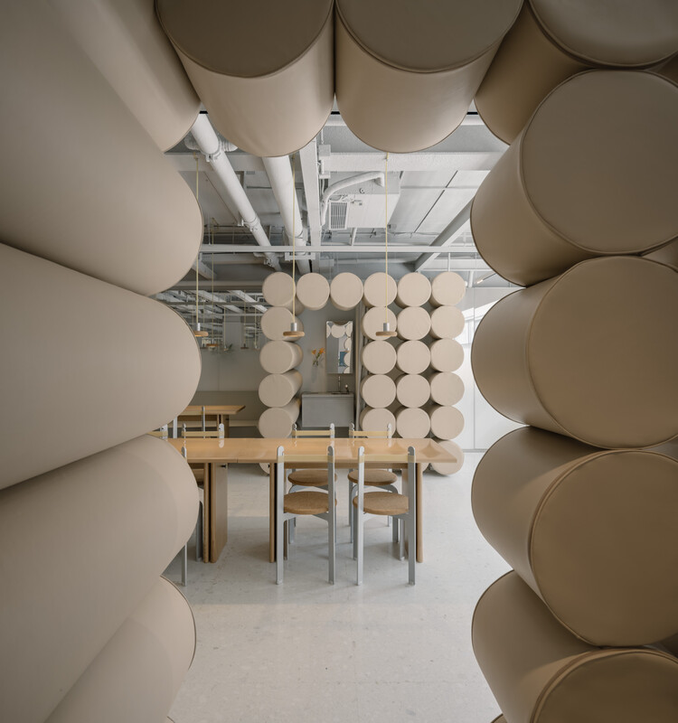 Pang Mei Noodle Bar / Office AIO — Фотография интерьера, стул